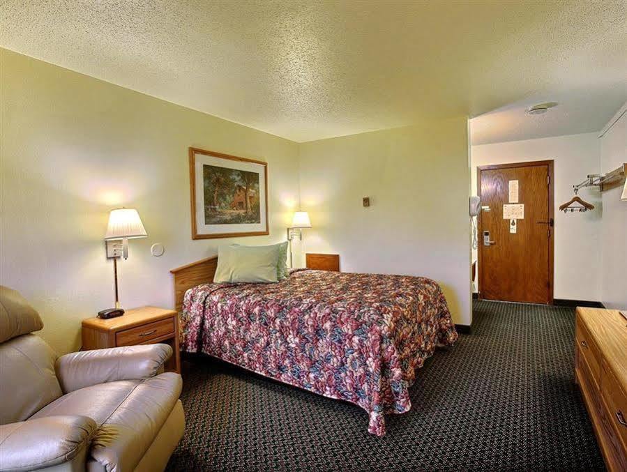 Fergus Falls Fergus Inn מראה חיצוני תמונה